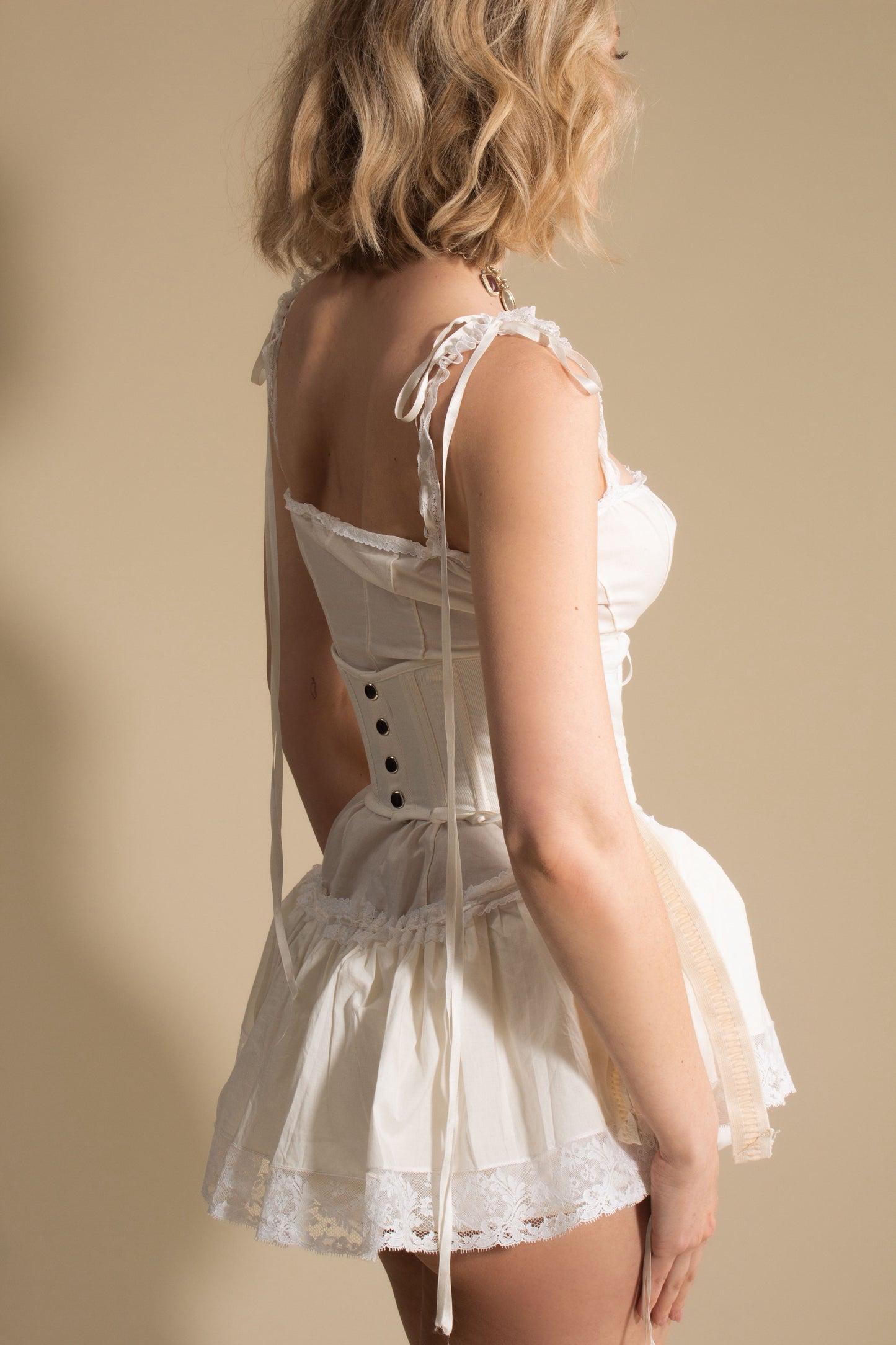 Buckle Corset in Pearl