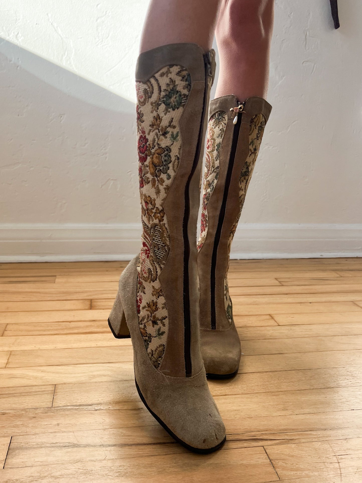 1970s Tapestry Boots (US 8)