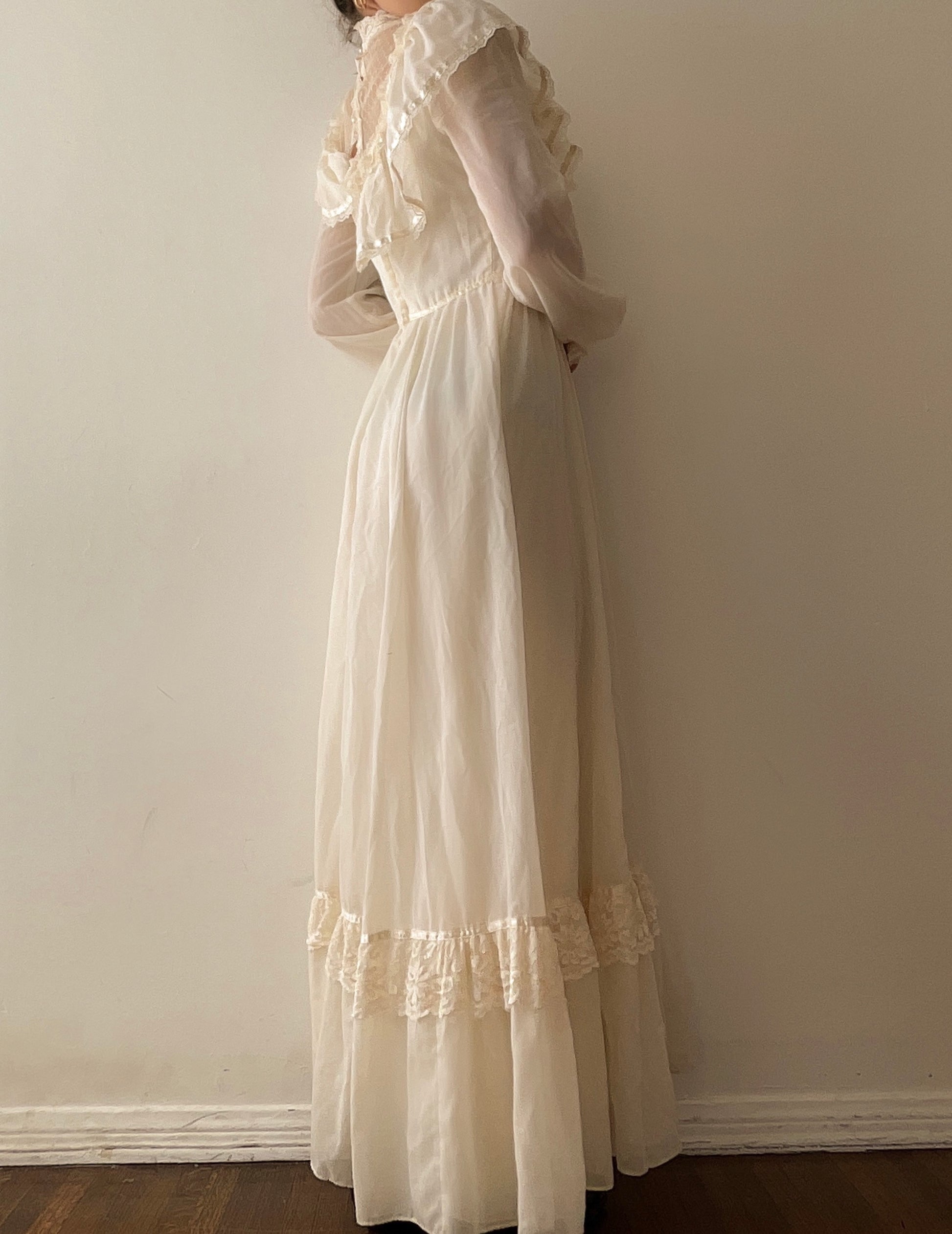Gunne Sax Ruffle Gown (S) – Nuvonu Gunne Sax Ruffle Gown (S) – Nuvonu