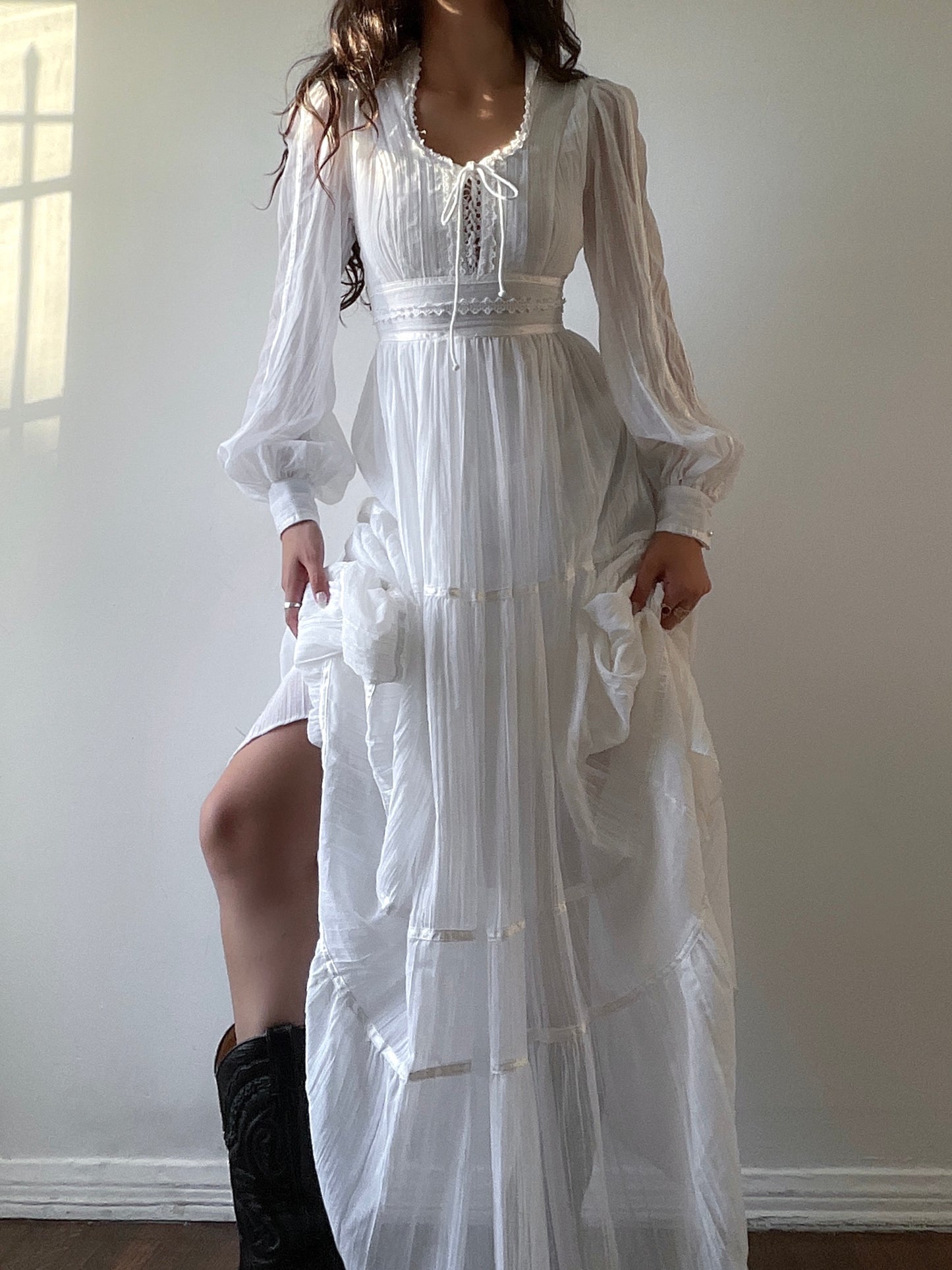 Gunne Sax Angelic White Gown (XS/S) Nuvonu Gunne Sax Angelic White Gown (XS/S) Nuvonu