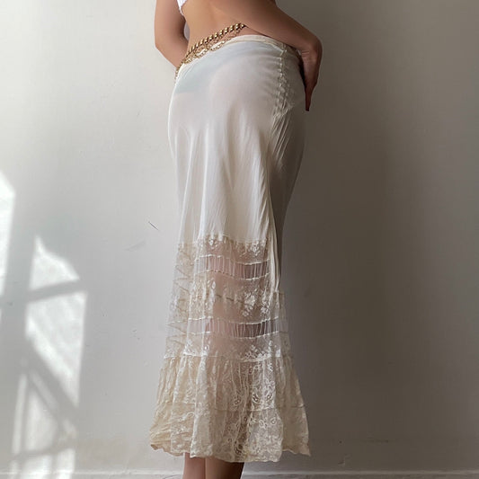 Intricate Lace Skirt (32")